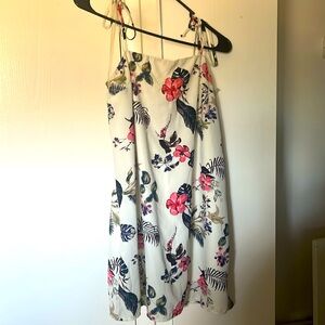 Dee Elly
Cream Floral Dress